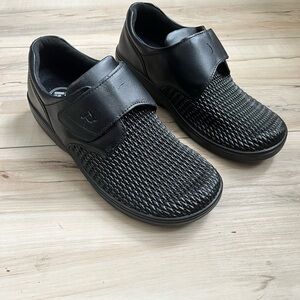 Propet Womens Olivia Slip On Flats Casual - Black size 8.5 womens leather